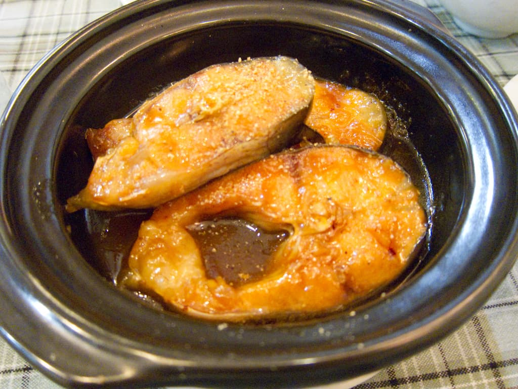 Caramelised clay-pot fish — Cá kho tộ